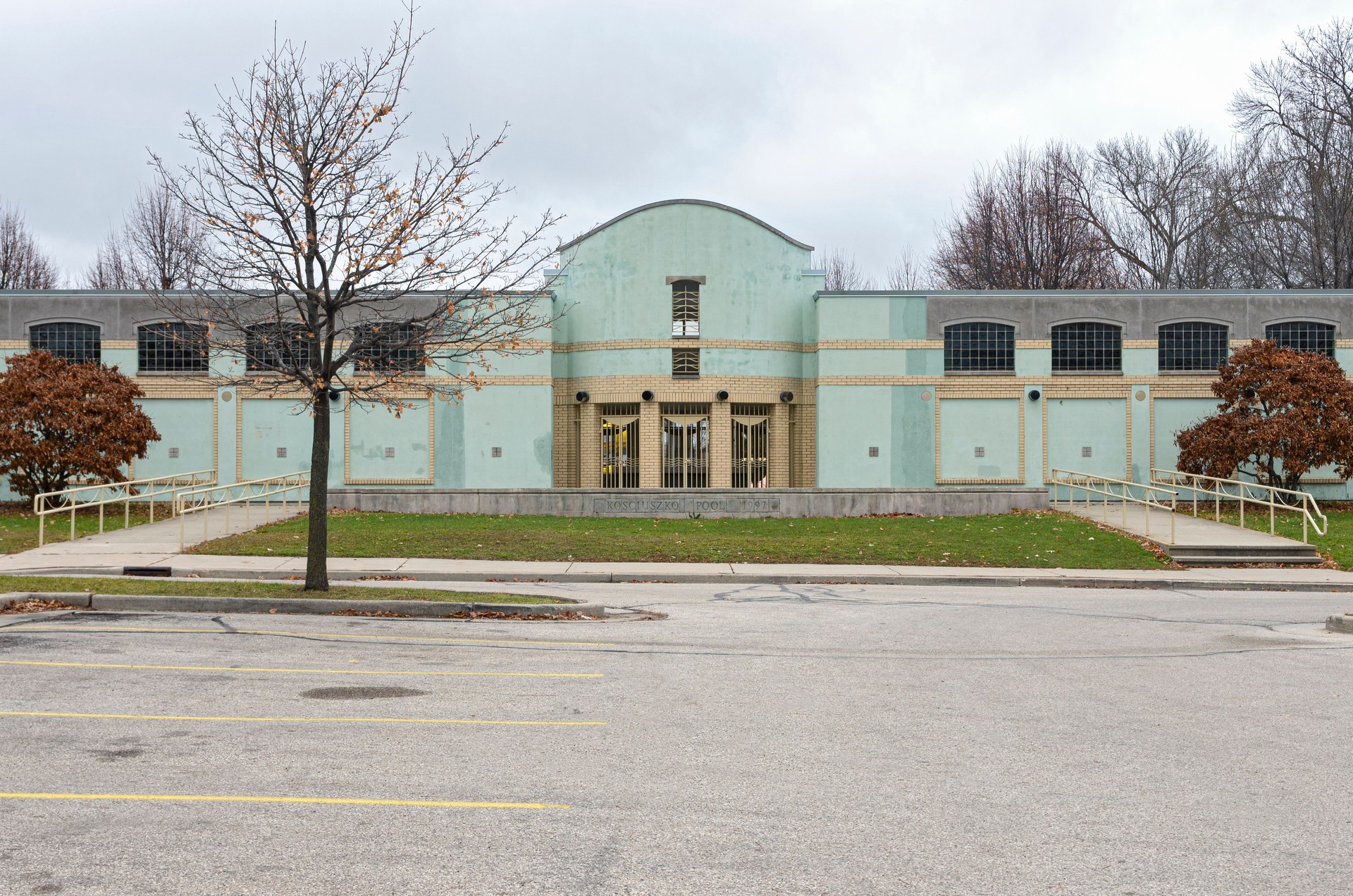Public pool building in milwaukee wisconsin